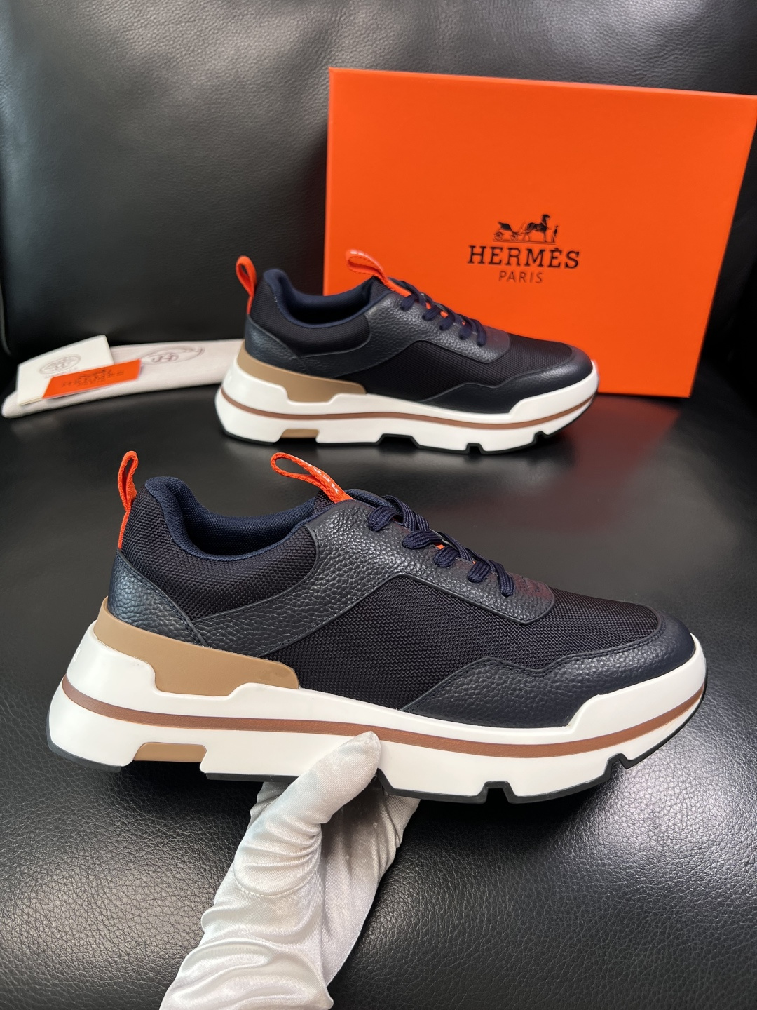 Hermes  高品质  顶级工艺品  爱马仕 专柜同步发售原厂配置，意大利进口原版牛皮面料，高品质拼接
