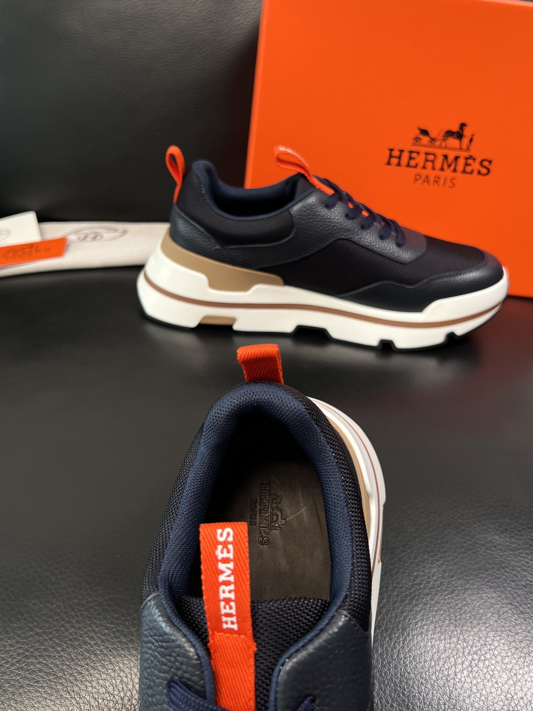 Hermes  高品质  顶级工艺品  爱马仕 专柜同步发售原厂配置，意大利进口原版牛皮面料，高品质拼接