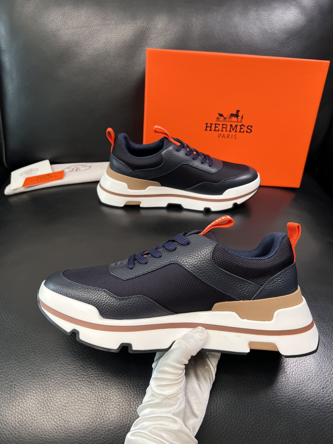 Hermes  高品质  顶级工艺品  爱马仕 专柜同步发售原厂配置，意大利进口原版牛皮面料，高品质拼接