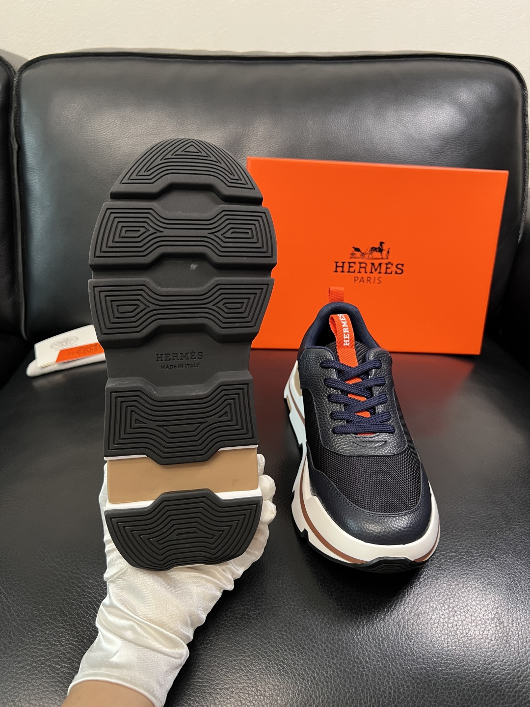 Hermes  高品质  顶级工艺品  爱马仕 专柜同步发售原厂配置，意大利进口原版牛皮面料，高品质拼接