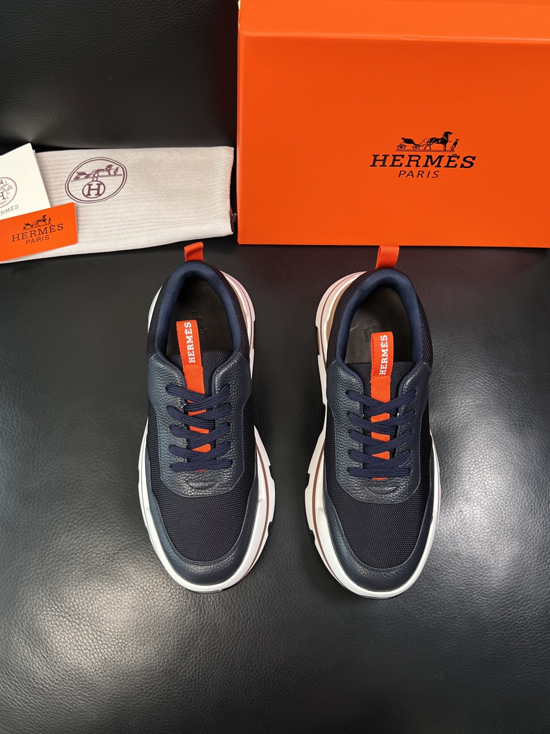 Hermes  高品质  顶级工艺品  爱马仕 专柜同步发售原厂配置，意大利进口原版牛皮面料，高品质拼接