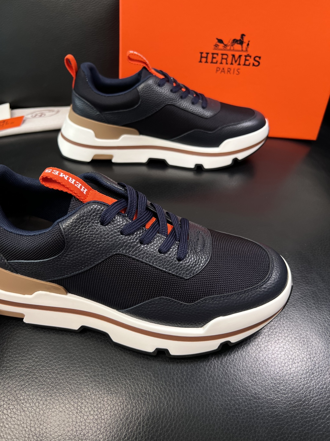 Hermes  高品质  顶级工艺品  爱马仕 专柜同步发售原厂配置，意大利进口原版牛皮面料，高品质拼接