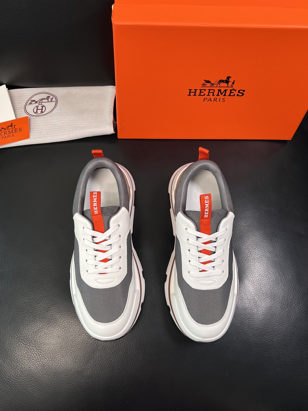 Hermes  高品质  顶级工艺品  爱马仕 专柜同步发售原厂配置，意大利进口原版牛皮面料，高品质拼接
