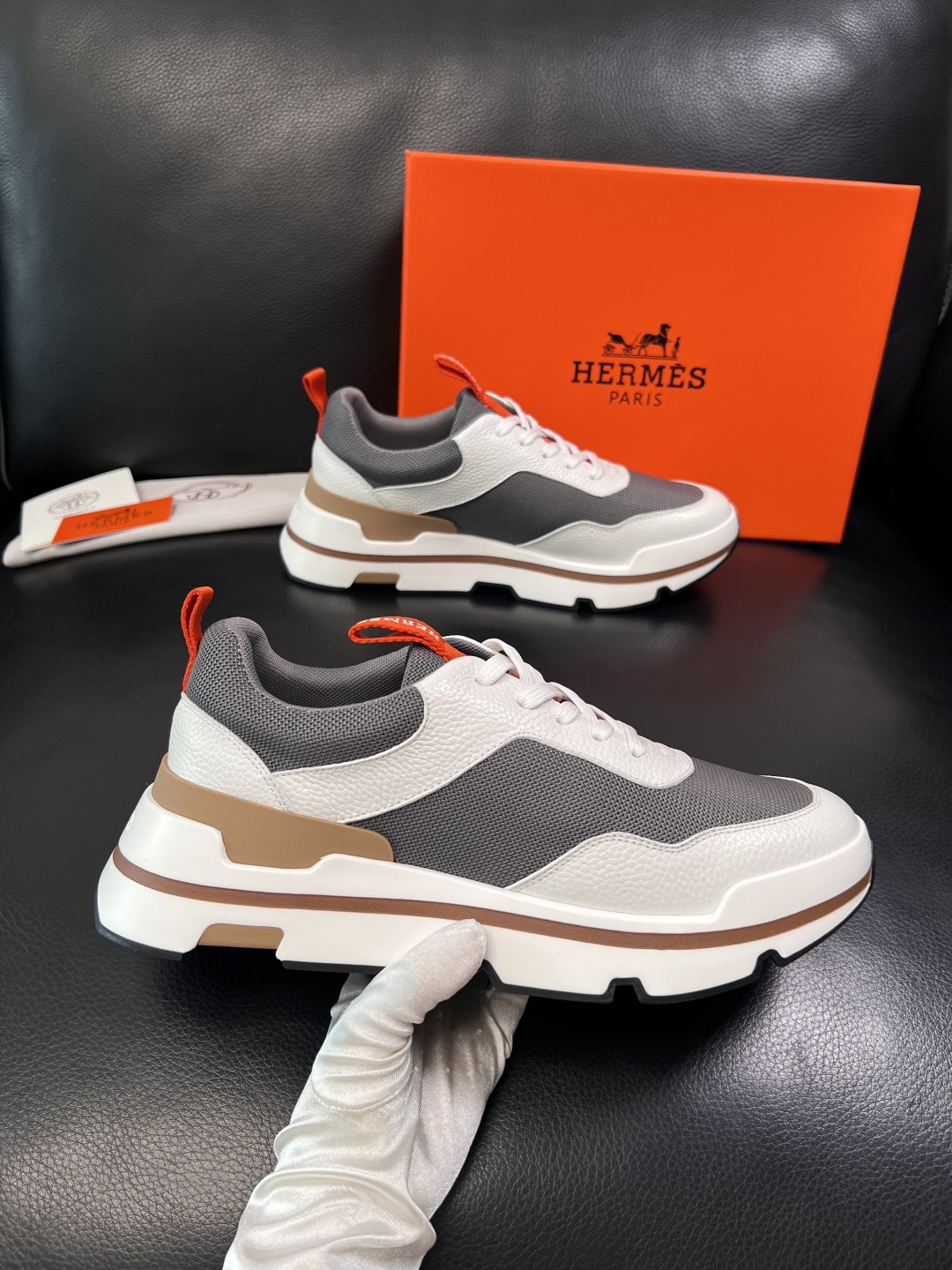 Hermes  高品质  顶级工艺品  爱马仕 专柜同步发售原厂配置，意大利进口原版牛皮面料，高品质拼接