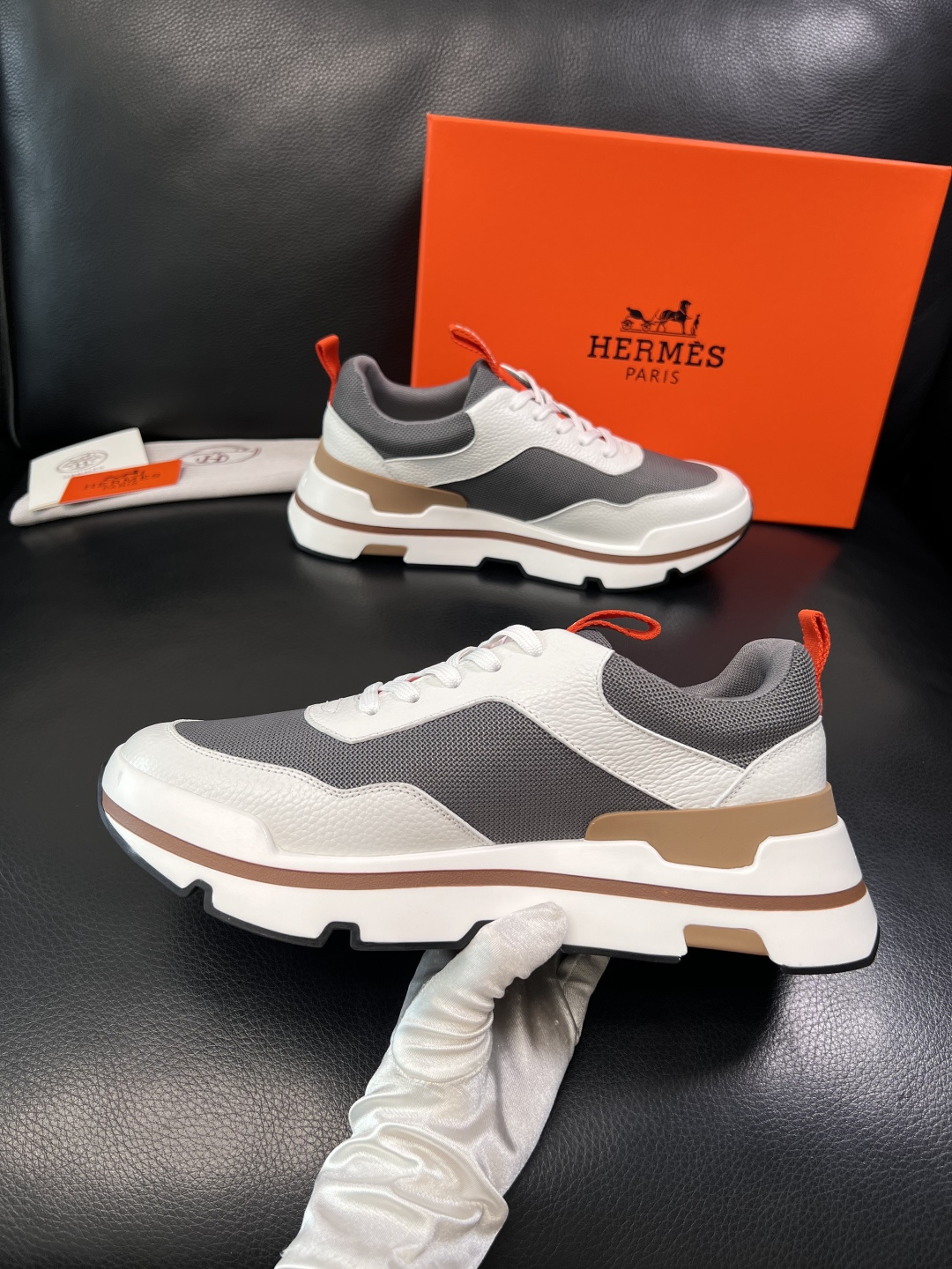 Hermes  高品质  顶级工艺品  爱马仕 专柜同步发售原厂配置，意大利进口原版牛皮面料，高品质拼接