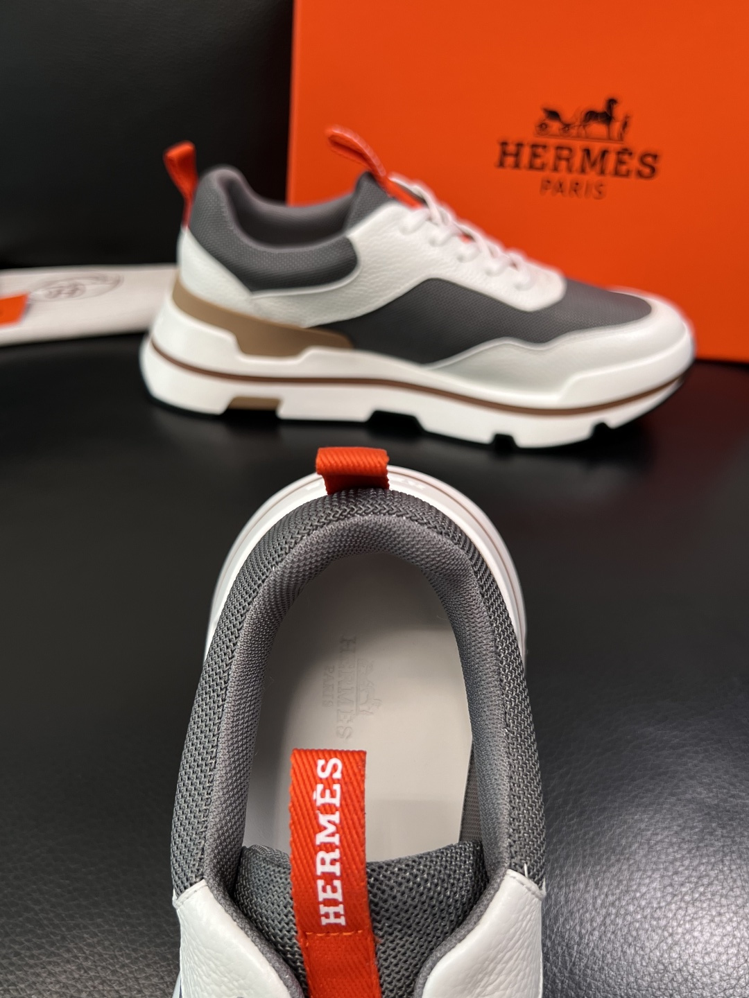 Hermes  高品质  顶级工艺品  爱马仕 专柜同步发售原厂配置，意大利进口原版牛皮面料，高品质拼接