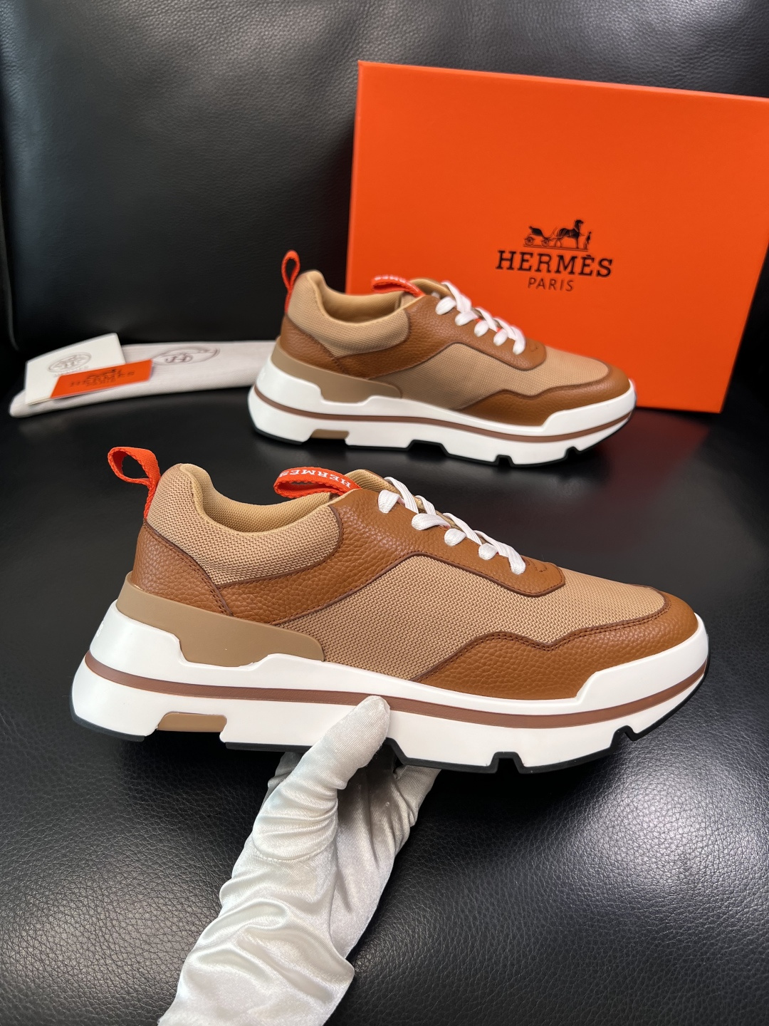 Hermes  高品质  顶级工艺品  爱马仕 专柜同步发售原厂配置，意大利进口原版牛皮面料，高品质拼接