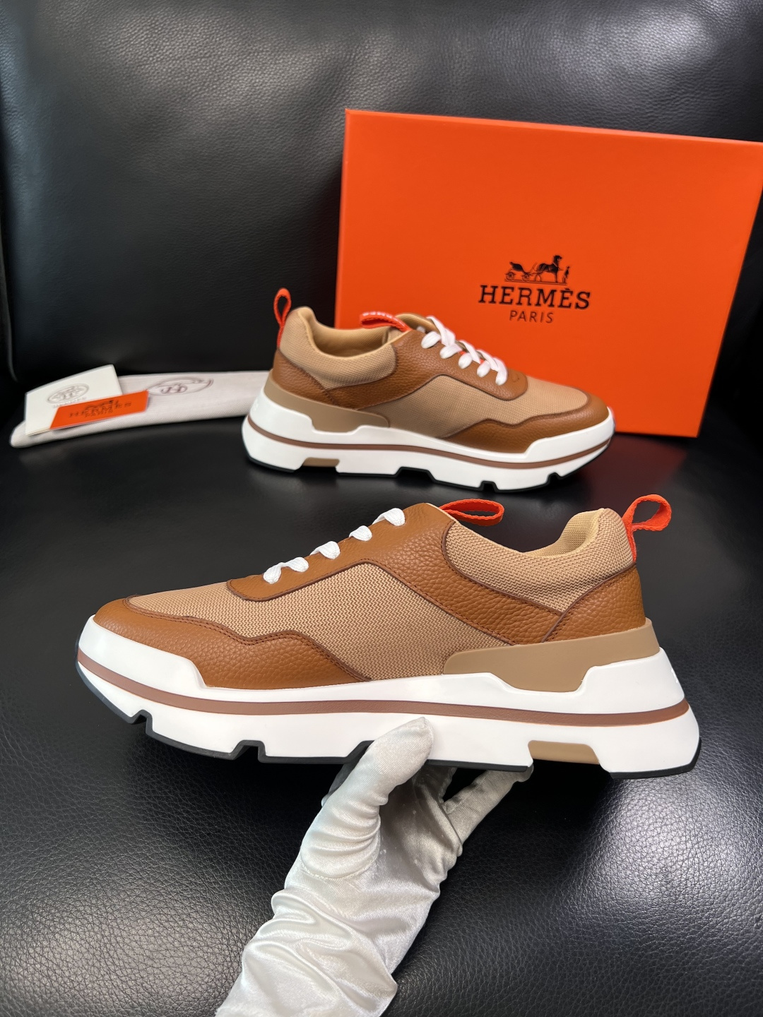Hermes  高品质  顶级工艺品  爱马仕 专柜同步发售原厂配置，意大利进口原版牛皮面料，高品质拼接