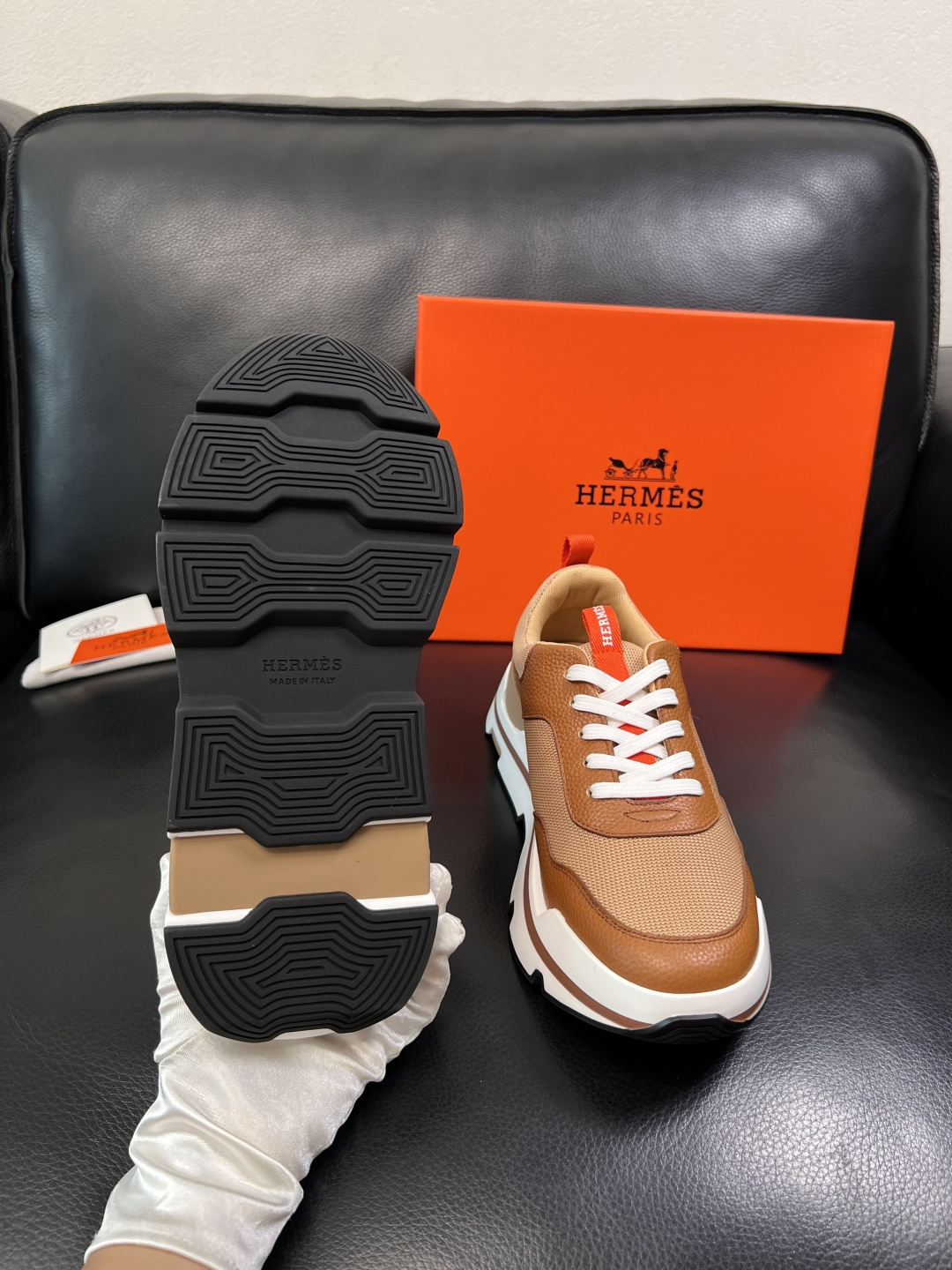 Hermes  高品质  顶级工艺品  爱马仕 专柜同步发售原厂配置，意大利进口原版牛皮面料，高品质拼接