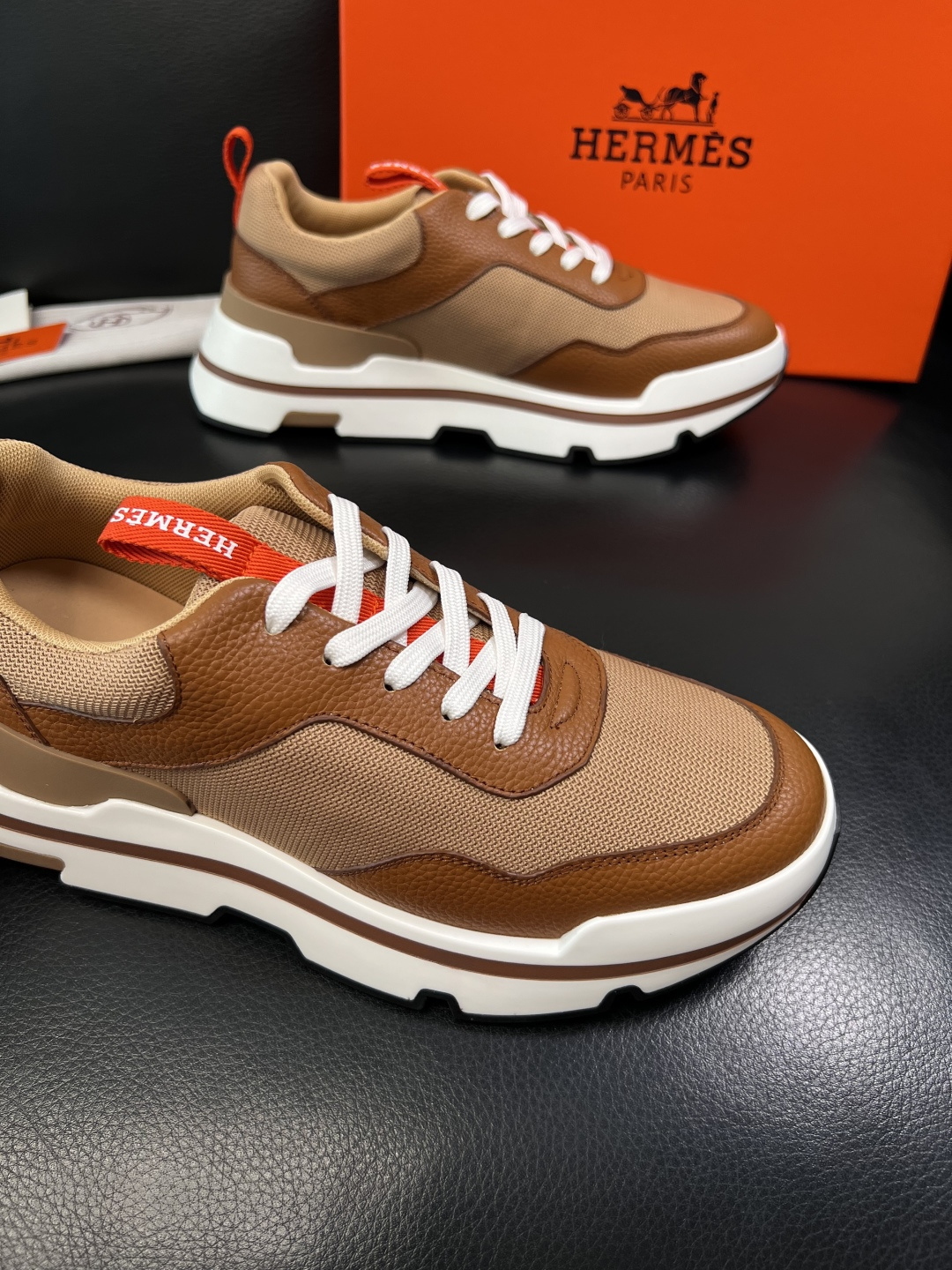 Hermes  高品质  顶级工艺品  爱马仕 专柜同步发售原厂配置，意大利进口原版牛皮面料，高品质拼接