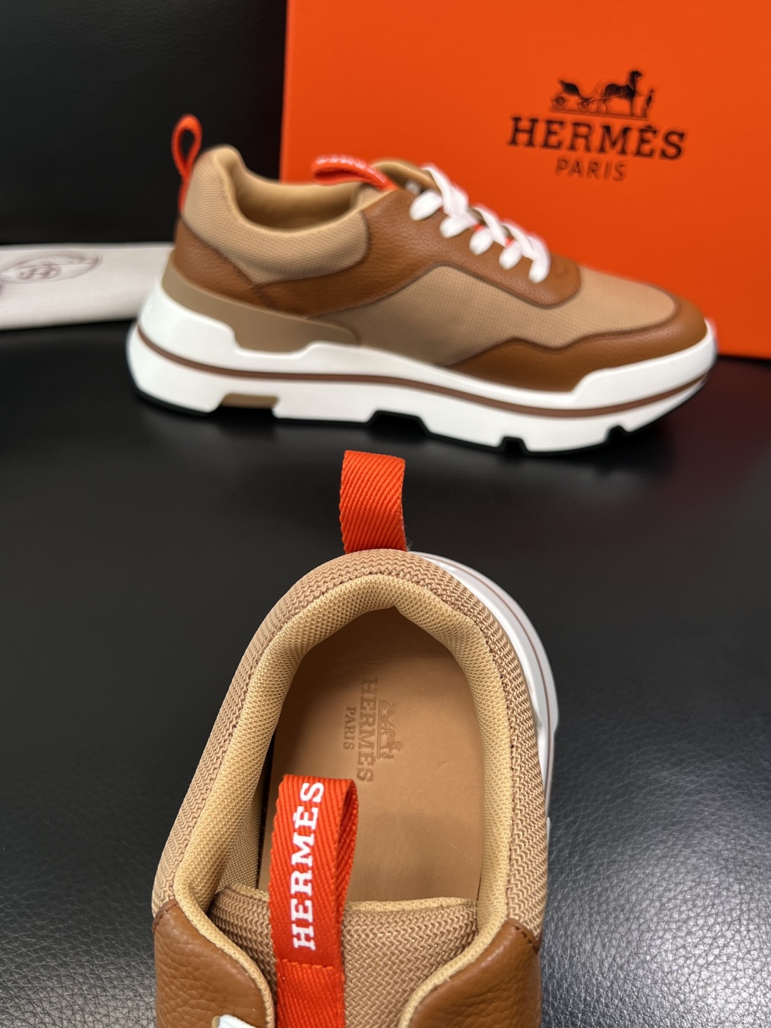 Hermes  高品质  顶级工艺品  爱马仕 专柜同步发售原厂配置，意大利进口原版牛皮面料，高品质拼接