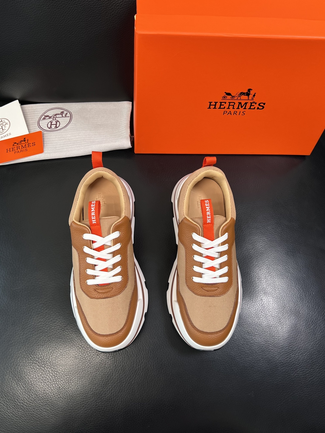 Hermes  高品质  顶级工艺品  爱马仕 专柜同步发售原厂配置，意大利进口原版牛皮面料，高品质拼接