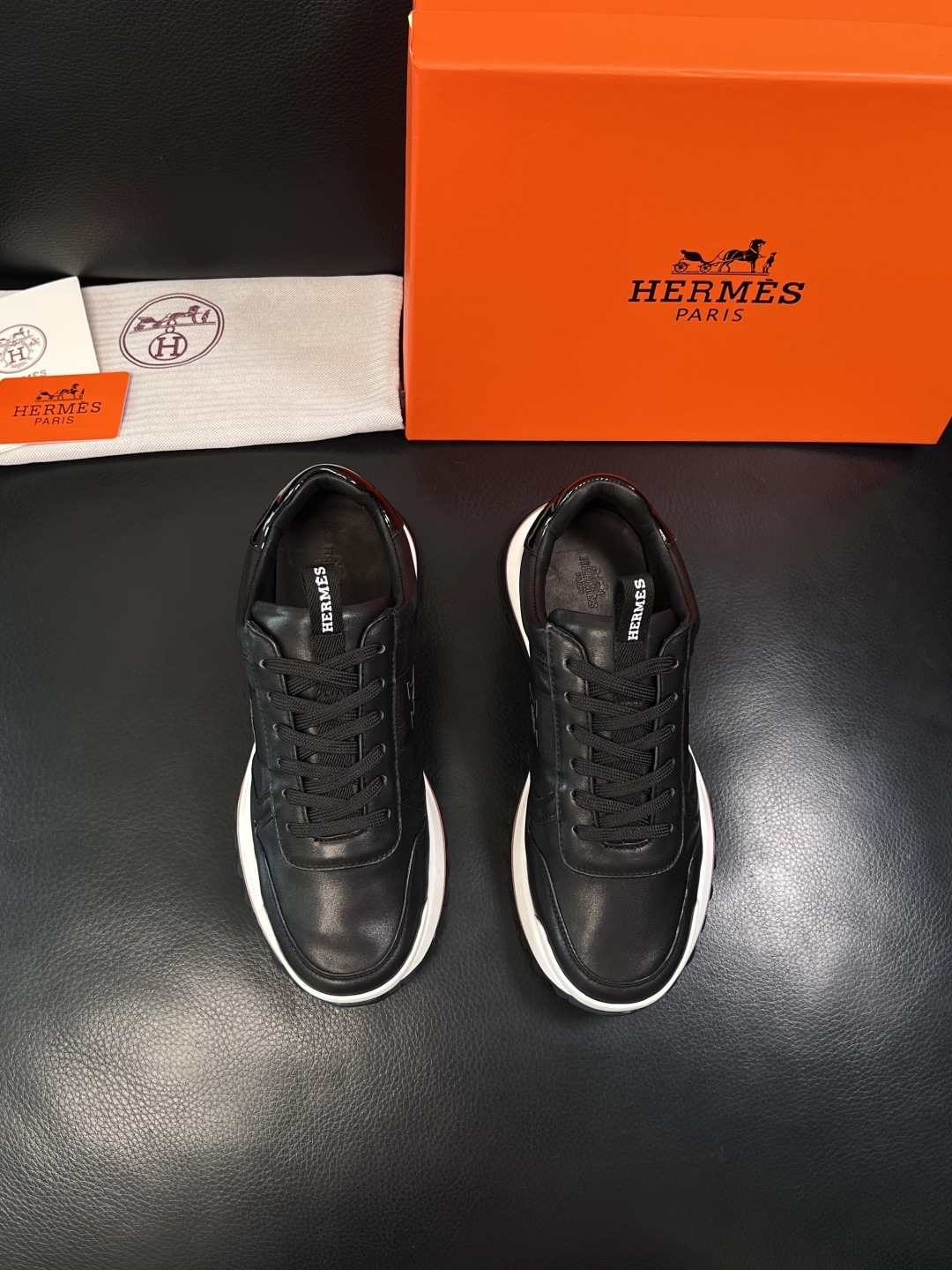 Hermes  高品质  顶级工艺品  爱马仕 专柜同步发售原厂配置，意大利进口原版牛皮面料，高品质拼接