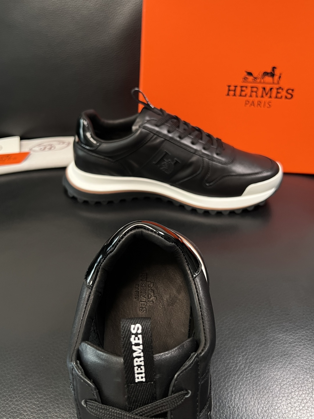 Hermes  高品质  顶级工艺品  爱马仕 专柜同步发售原厂配置，意大利进口原版牛皮面料，高品质拼接