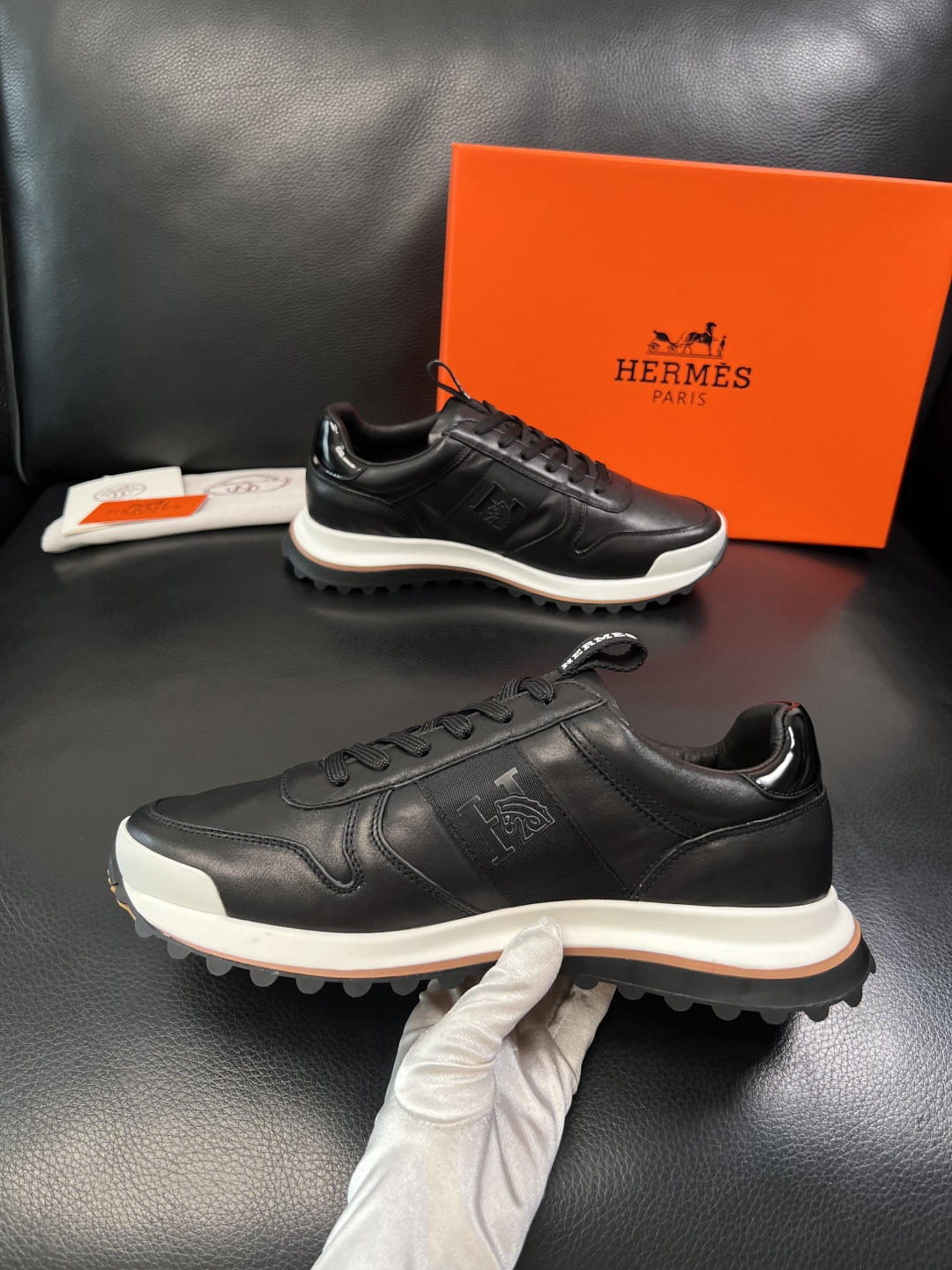 Hermes  高品质  顶级工艺品  爱马仕 专柜同步发售原厂配置，意大利进口原版牛皮面料，高品质拼接