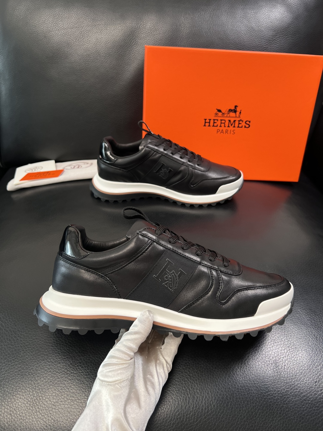 Hermes  高品质  顶级工艺品  爱马仕 专柜同步发售原厂配置，意大利进口原版牛皮面料，高品质拼接