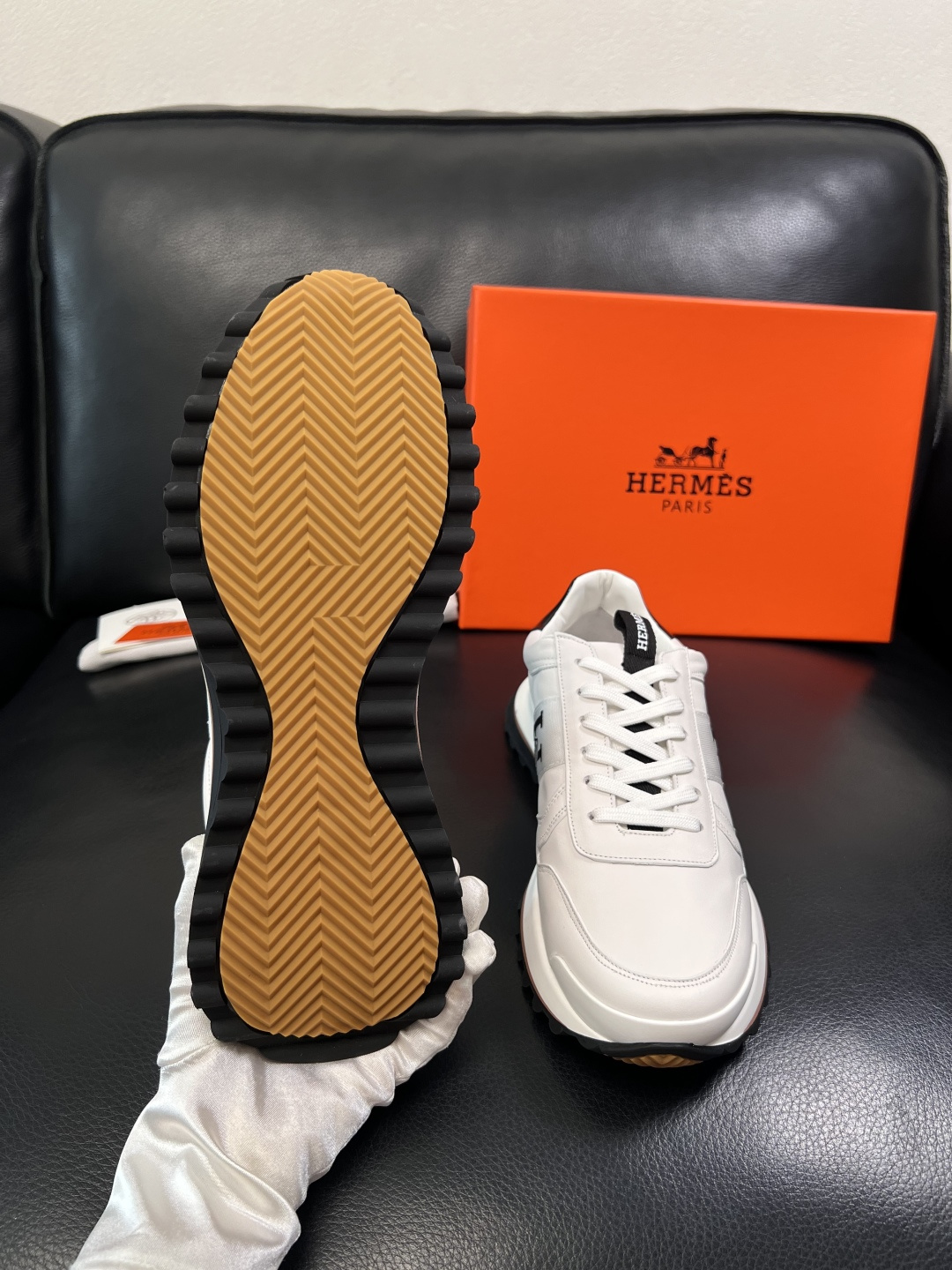 Hermes  高品质  顶级工艺品  爱马仕 专柜同步发售原厂配置，意大利进口原版牛皮面料，高品质拼接