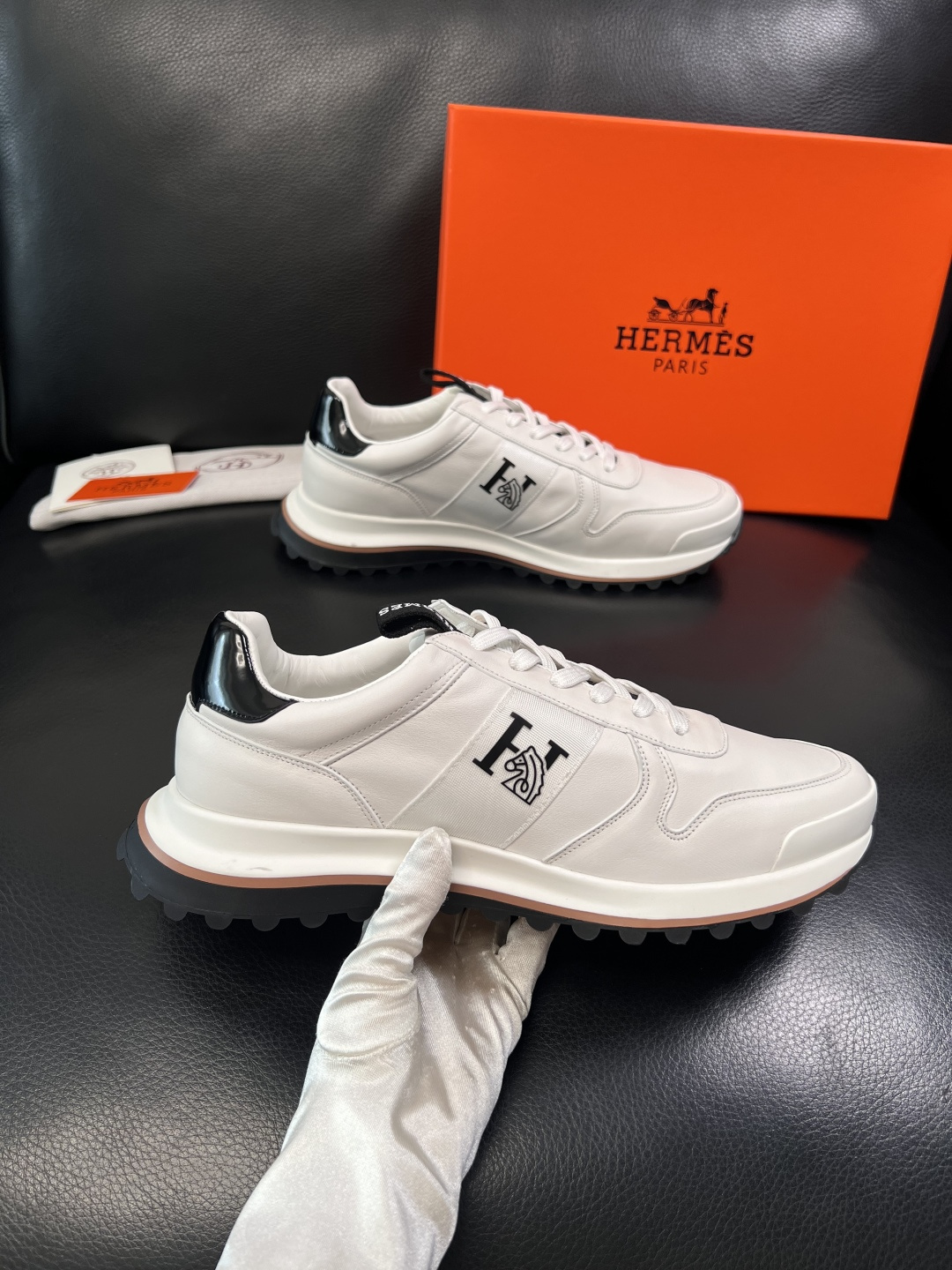 Hermes  高品质  顶级工艺品  爱马仕 专柜同步发售原厂配置，意大利进口原版牛皮面料，高品质拼接