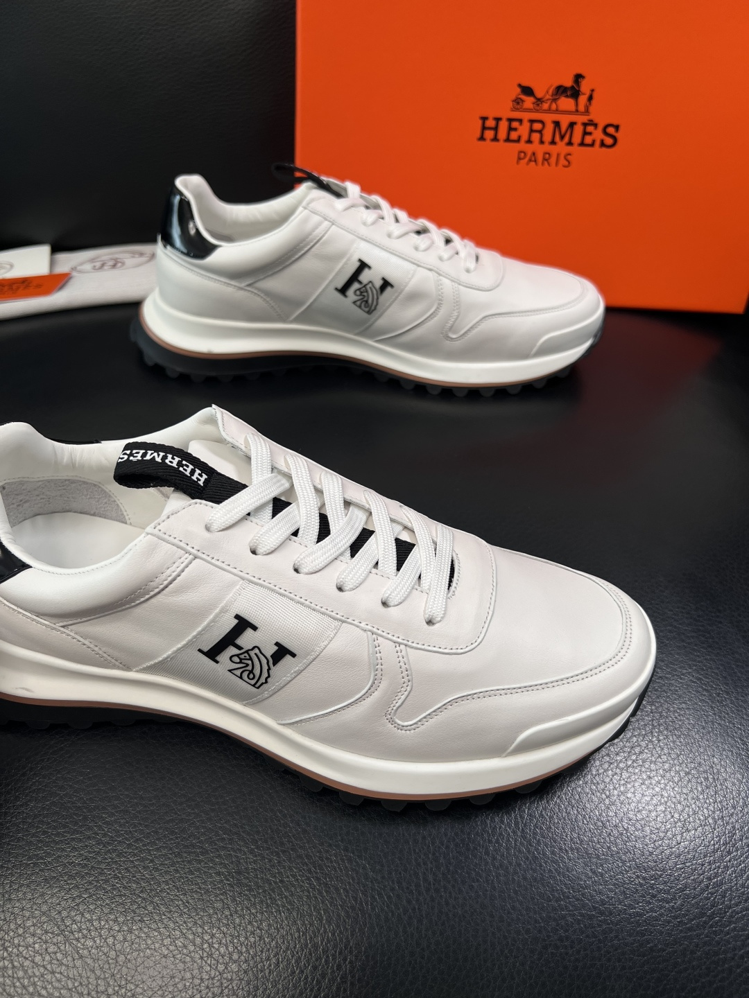 Hermes  高品质  顶级工艺品  爱马仕 专柜同步发售原厂配置，意大利进口原版牛皮面料，高品质拼接