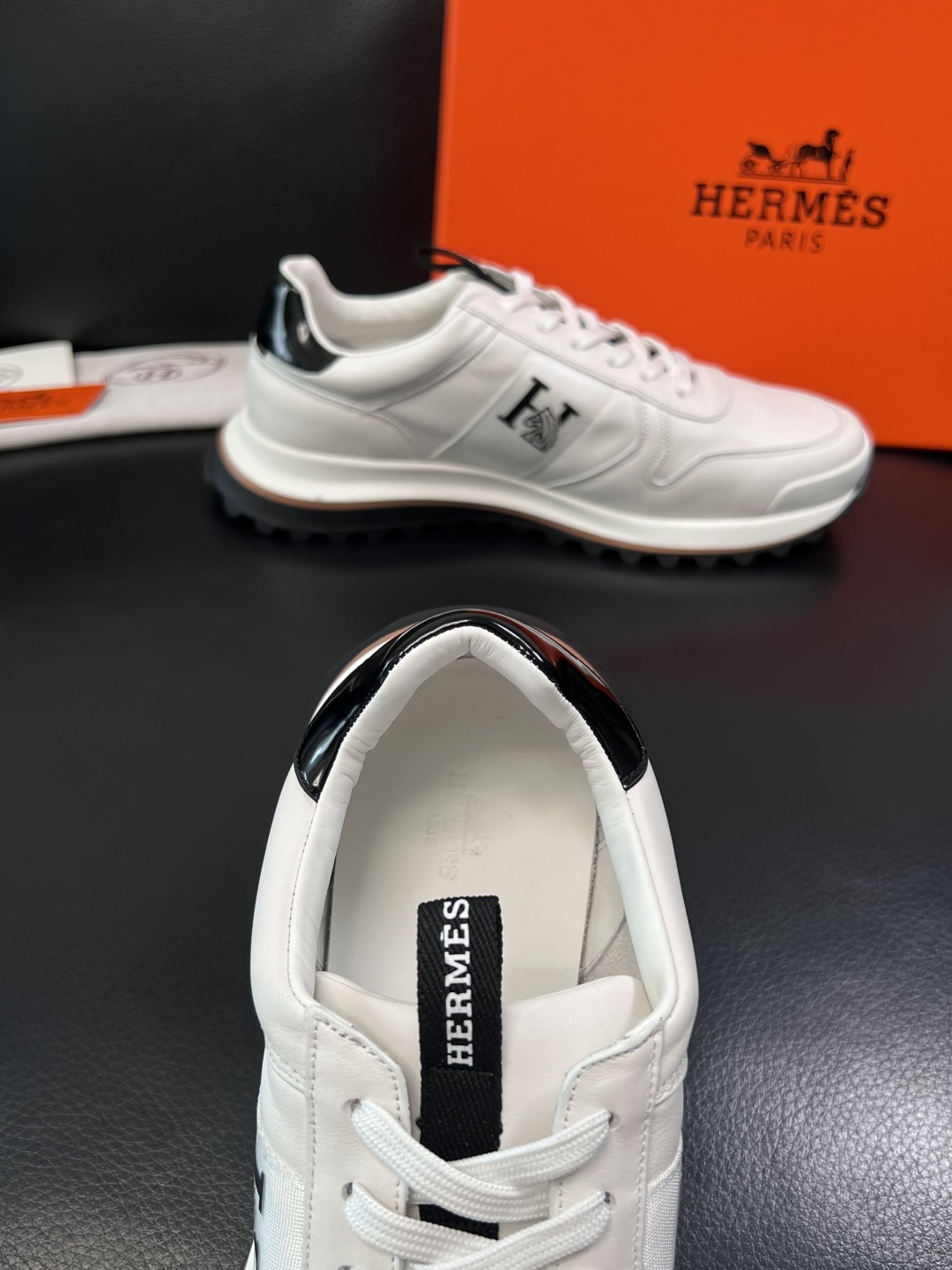 Hermes  高品质  顶级工艺品  爱马仕 专柜同步发售原厂配置，意大利进口原版牛皮面料，高品质拼接