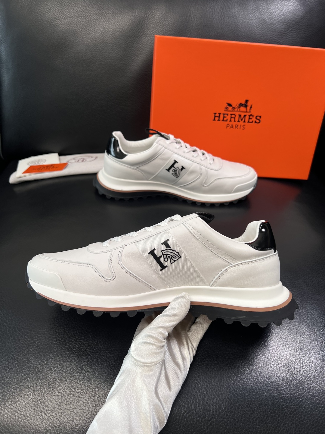 Hermes  高品质  顶级工艺品  爱马仕 专柜同步发售原厂配置，意大利进口原版牛皮面料，高品质拼接