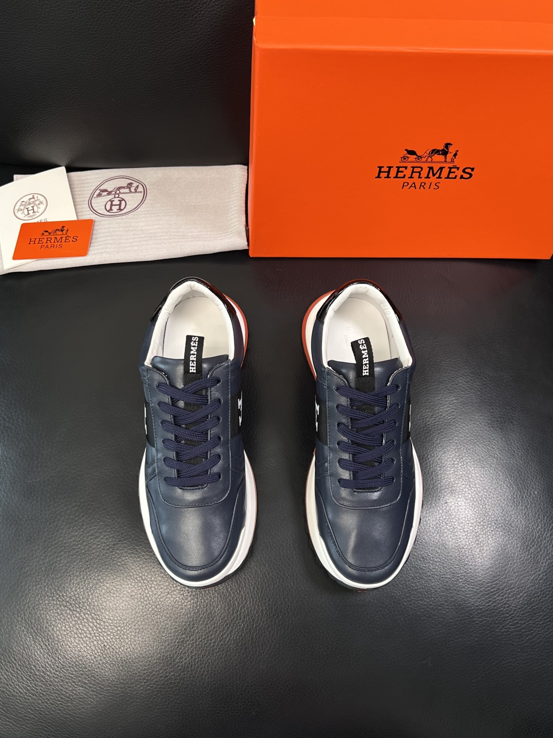 Hermes  高品质  顶级工艺品  爱马仕 专柜同步发售原厂配置，意大利进口原版牛皮面料，高品质拼接