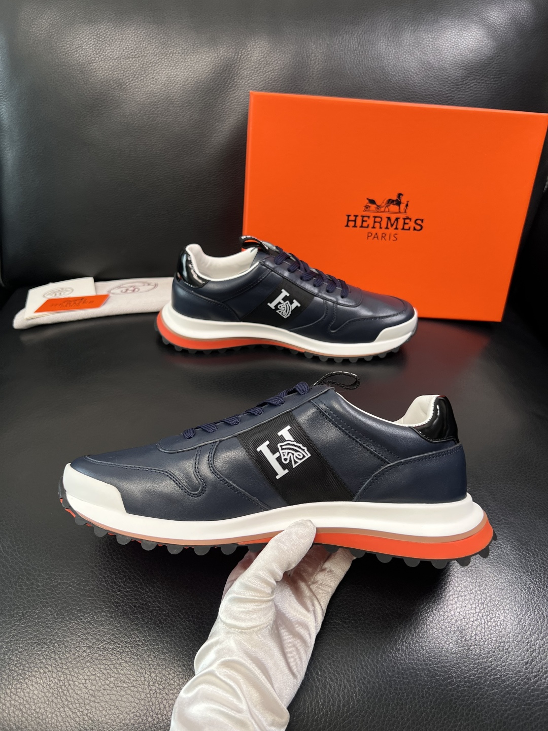 Hermes  高品质  顶级工艺品  爱马仕 专柜同步发售原厂配置，意大利进口原版牛皮面料，高品质拼接