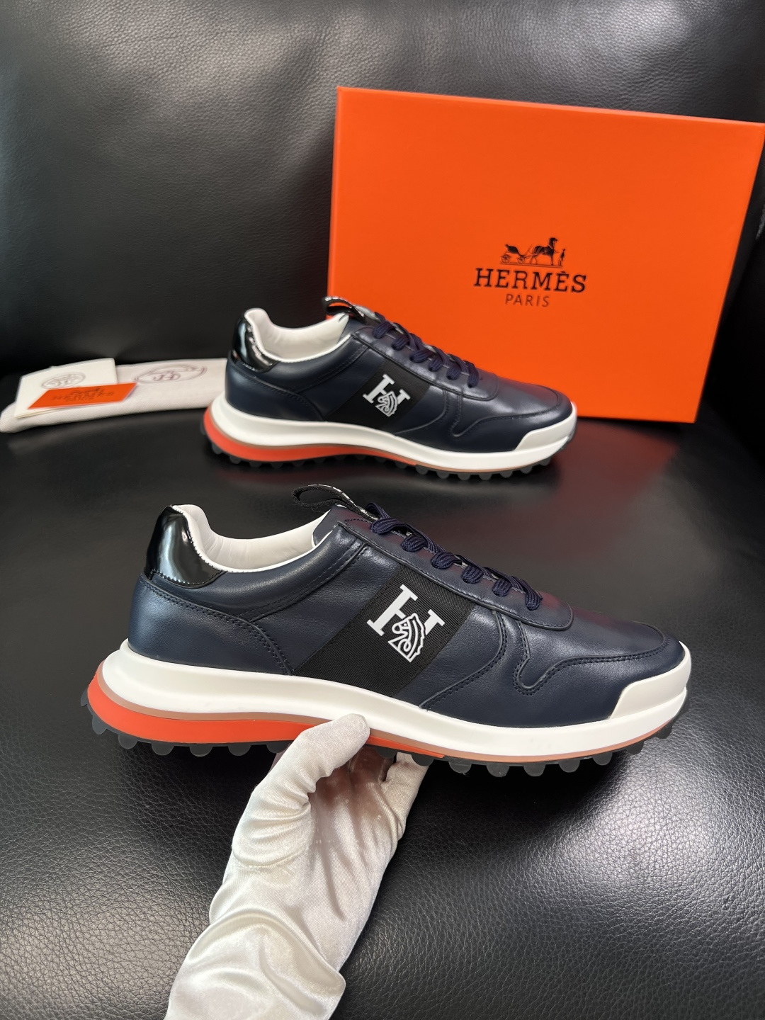 Hermes  高品质  顶级工艺品  爱马仕 专柜同步发售原厂配置，意大利进口原版牛皮面料，高品质拼接