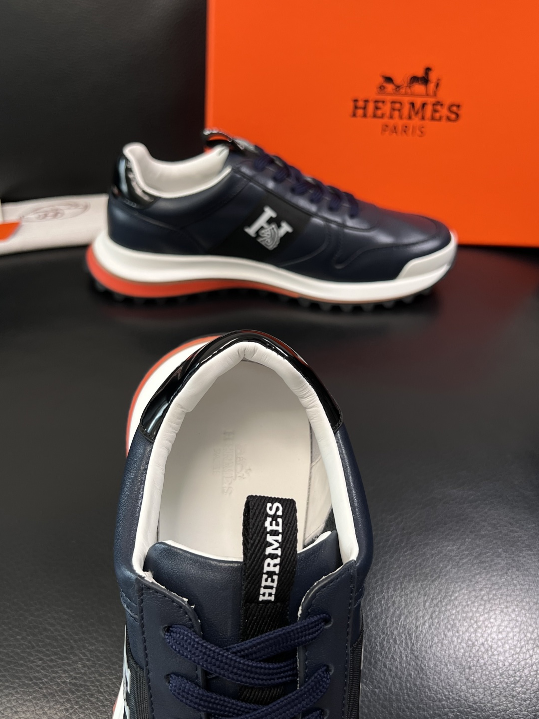 Hermes  高品质  顶级工艺品  爱马仕 专柜同步发售原厂配置，意大利进口原版牛皮面料，高品质拼接
