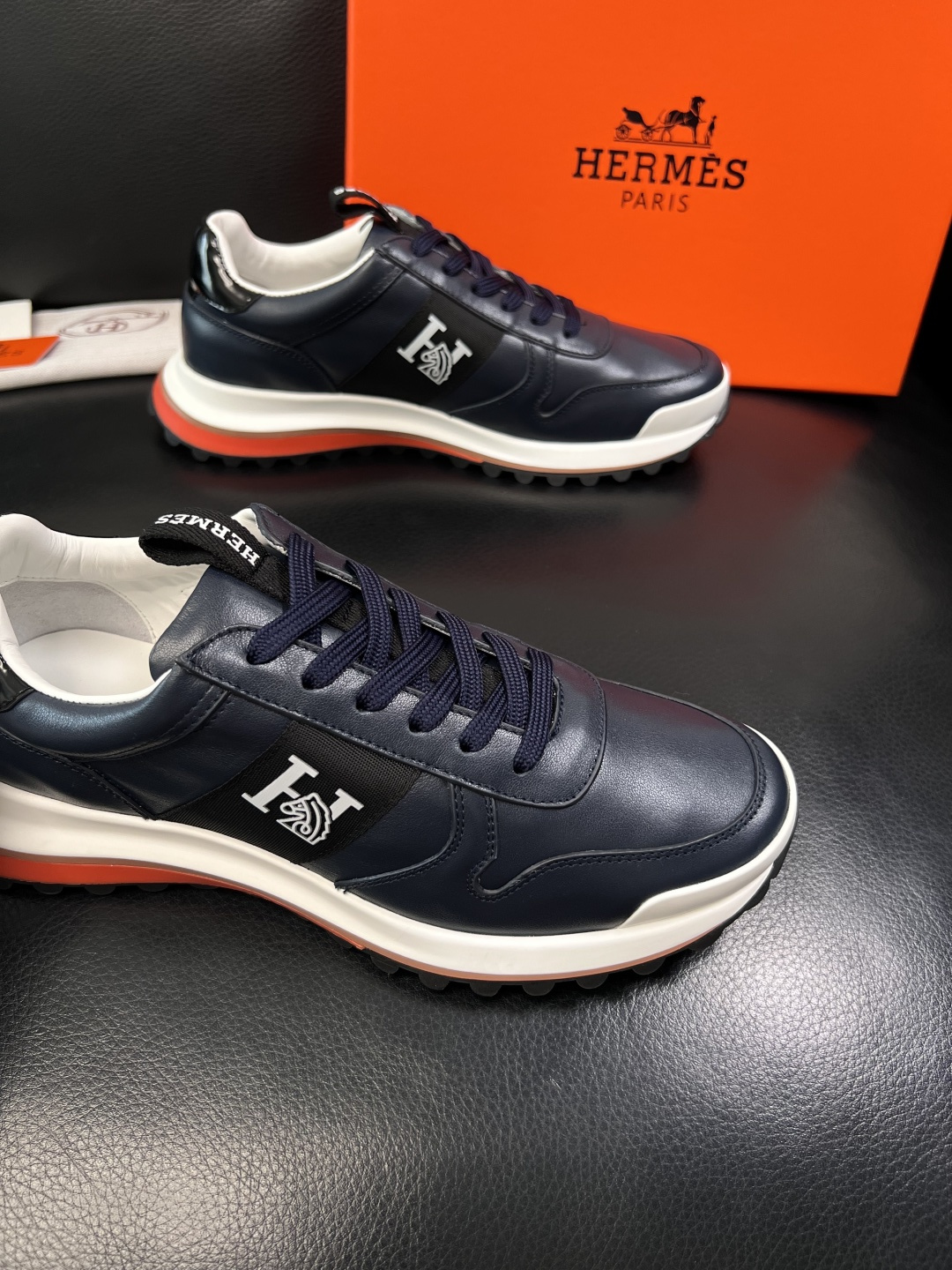 Hermes  高品质  顶级工艺品  爱马仕 专柜同步发售原厂配置，意大利进口原版牛皮面料，高品质拼接