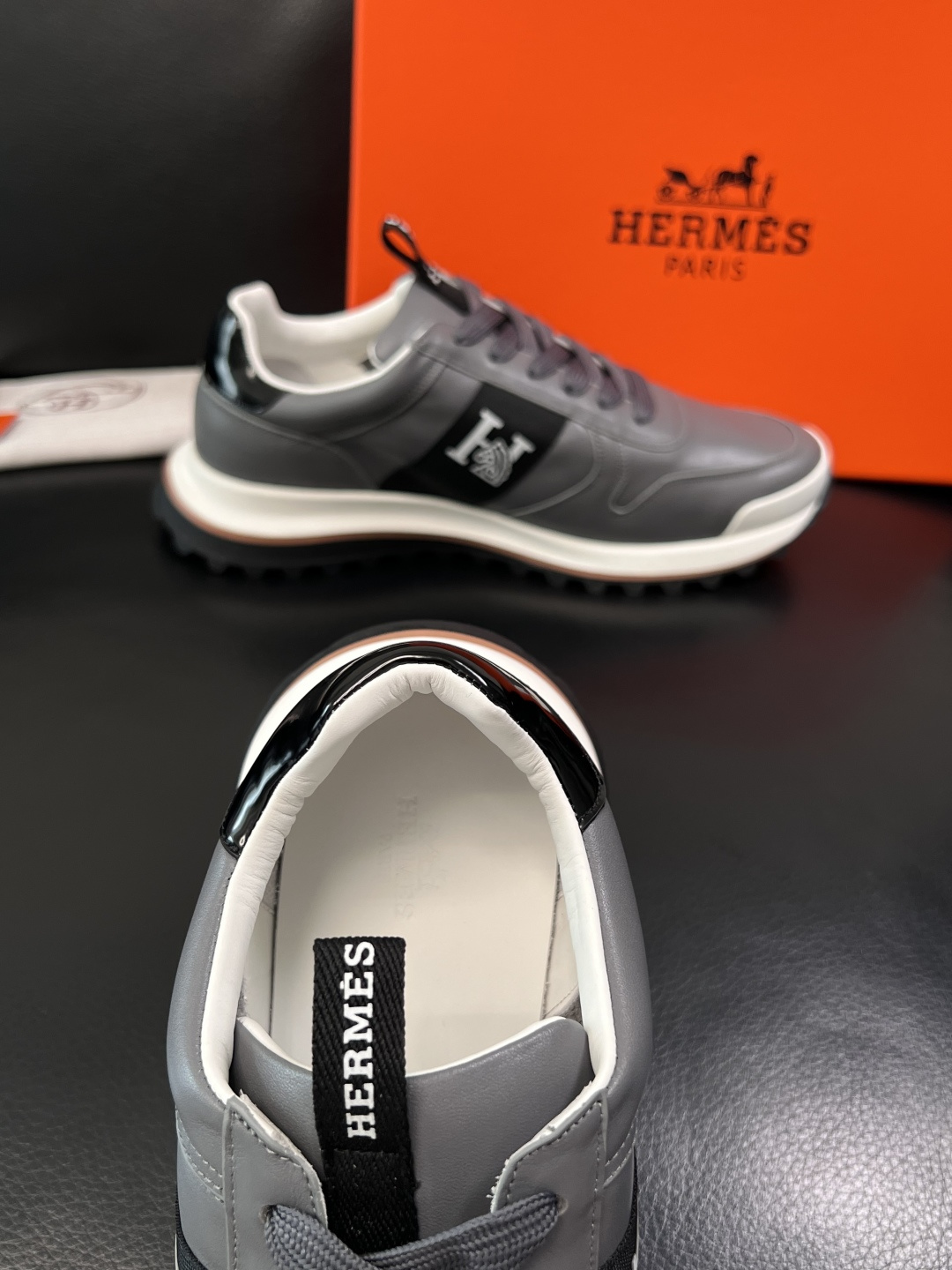 Hermes  高品质  顶级工艺品  爱马仕 专柜同步发售原厂配置，意大利进口原版牛皮面料，高品质拼接