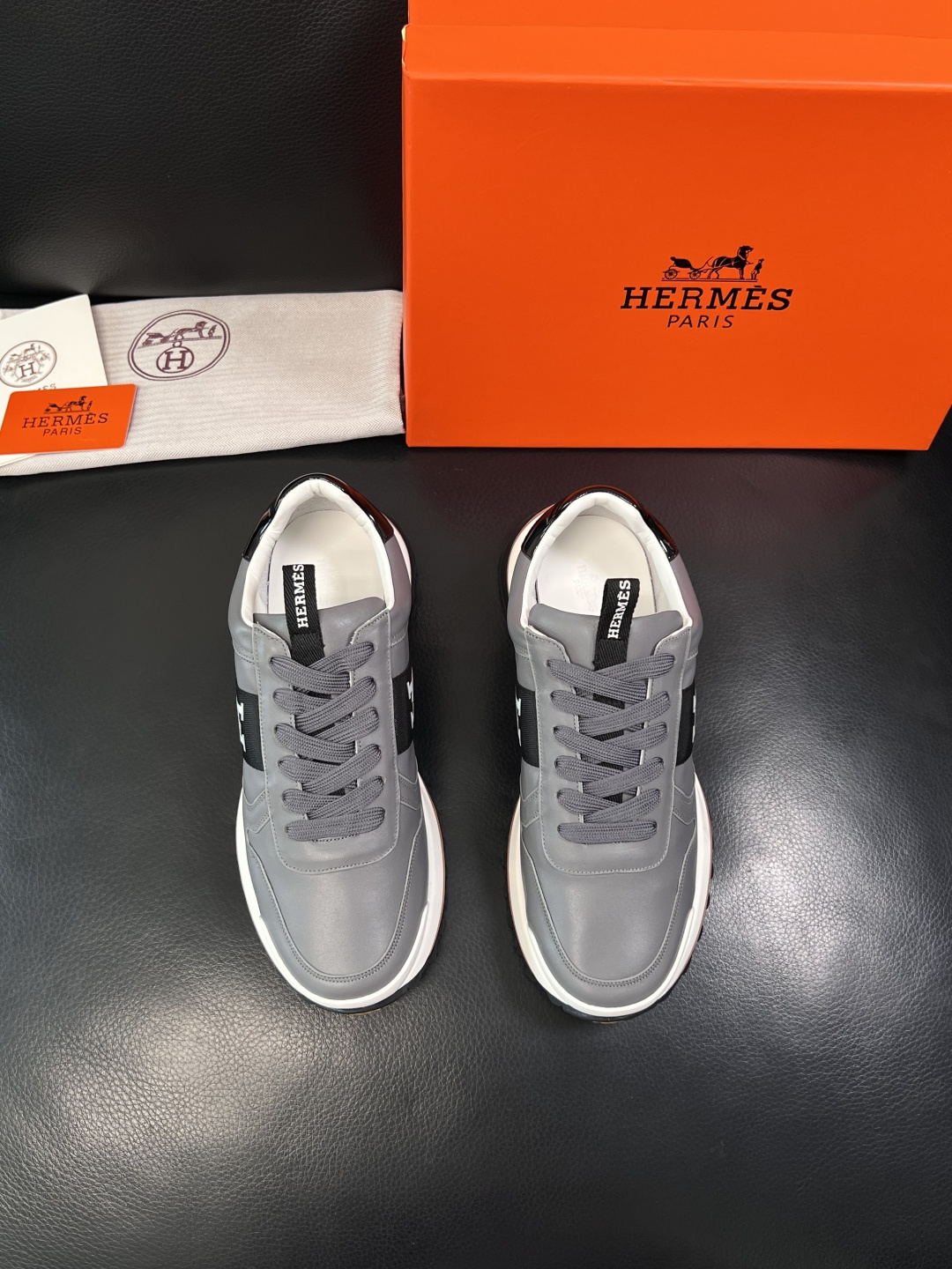 Hermes  高品质  顶级工艺品  爱马仕 专柜同步发售原厂配置，意大利进口原版牛皮面料，高品质拼接