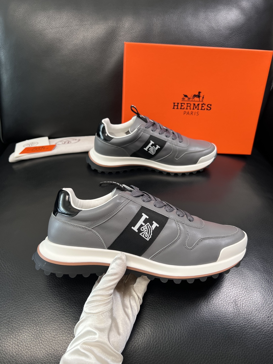 Hermes  高品质  顶级工艺品  爱马仕 专柜同步发售原厂配置，意大利进口原版牛皮面料，高品质拼接