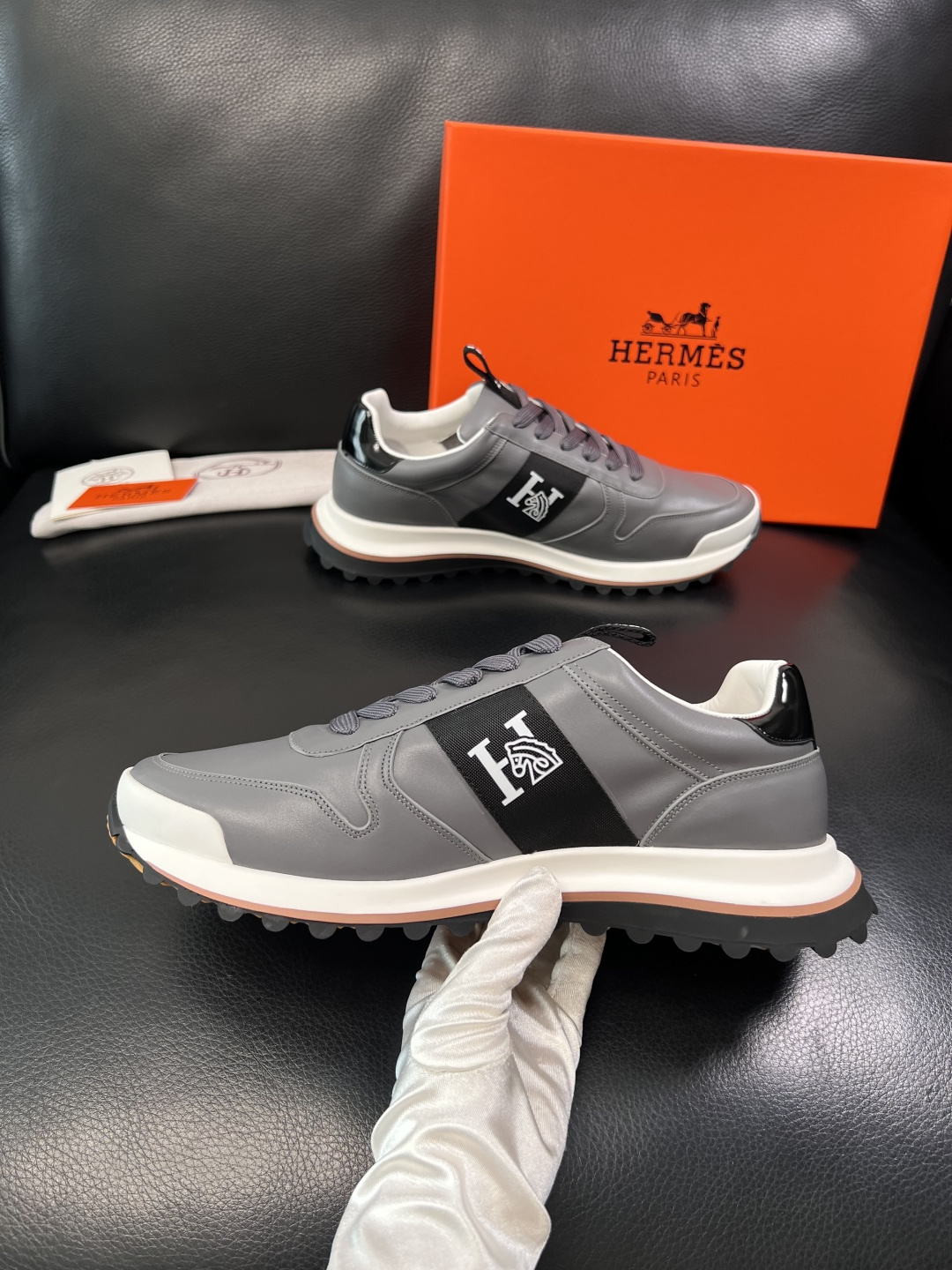 Hermes  高品质  顶级工艺品  爱马仕 专柜同步发售原厂配置，意大利进口原版牛皮面料，高品质拼接