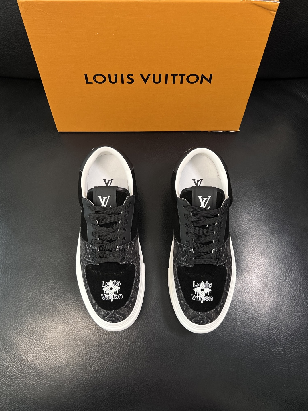 Lv  高品质  顶级工艺品  路易威登，专柜同步原厂配置，鞋面意大利进口，高品质拼接缤纷色彩复杂工艺品