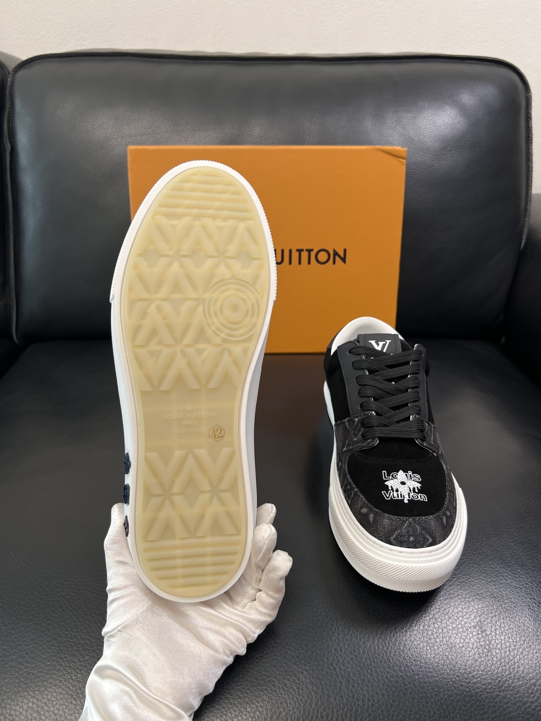 Lv  高品质  顶级工艺品  路易威登，专柜同步原厂配置，鞋面意大利进口，高品质拼接缤纷色彩复杂工艺品