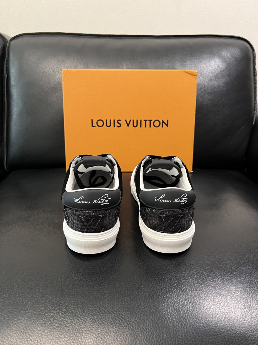 Lv  高品质  顶级工艺品  路易威登，专柜同步原厂配置，鞋面意大利进口，高品质拼接缤纷色彩复杂工艺品