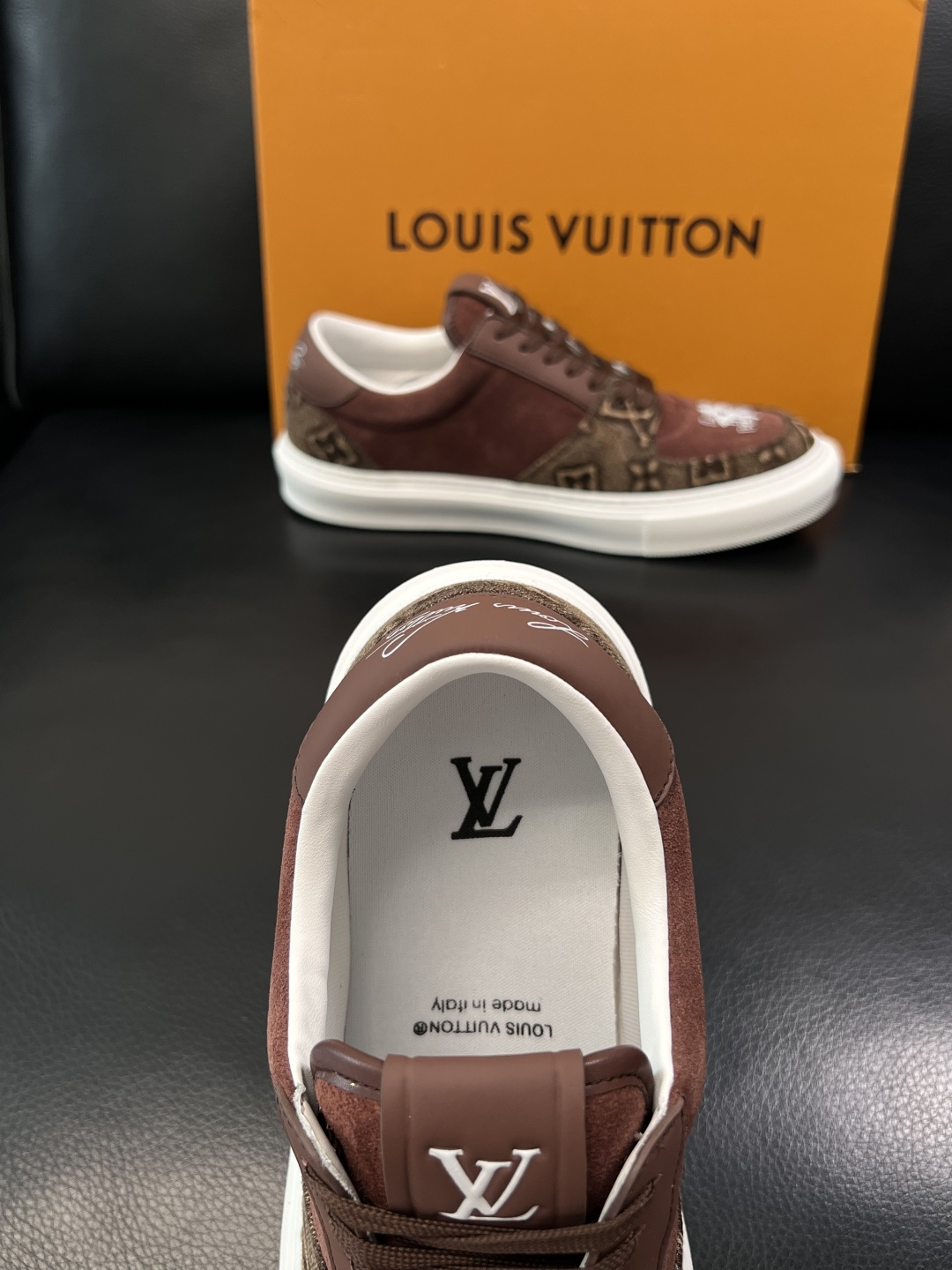 Lv  高品质  顶级工艺品  路易威登，专柜同步原厂配置，鞋面意大利进口，高品质拼接缤纷色彩复杂工艺品