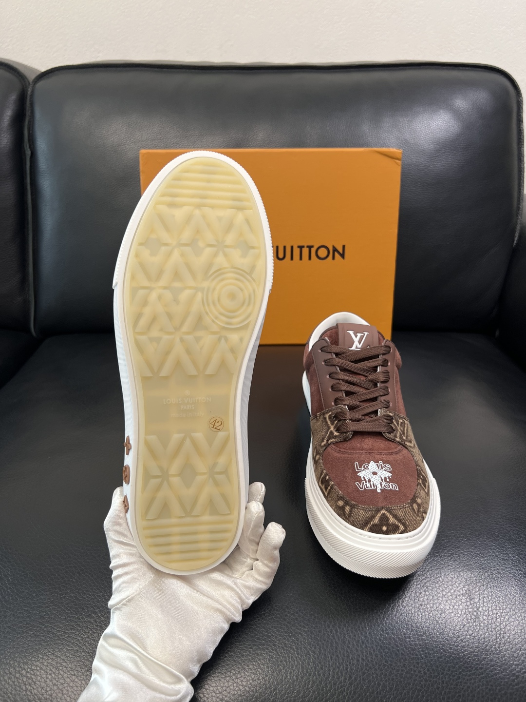 Lv  高品质  顶级工艺品  路易威登，专柜同步原厂配置，鞋面意大利进口，高品质拼接缤纷色彩复杂工艺品