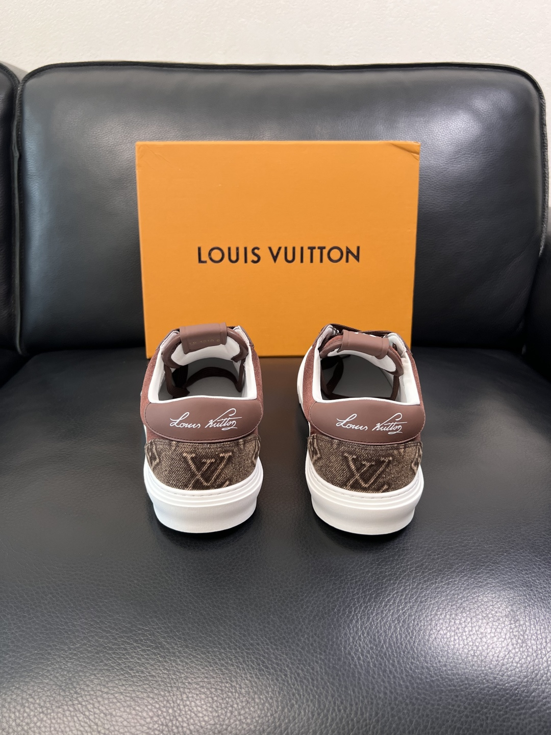 Lv  高品质  顶级工艺品  路易威登，专柜同步原厂配置，鞋面意大利进口，高品质拼接缤纷色彩复杂工艺品