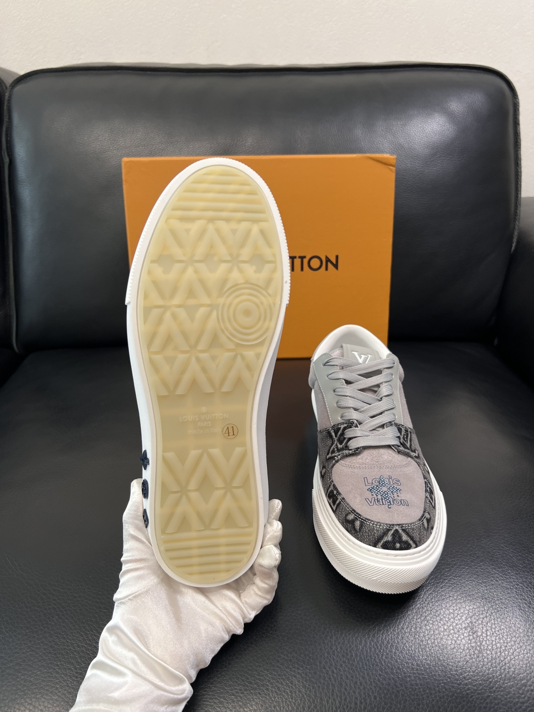 Lv  高品质  顶级工艺品  路易威登，专柜同步原厂配置，鞋面意大利进口，高品质拼接缤纷色彩复杂工艺品