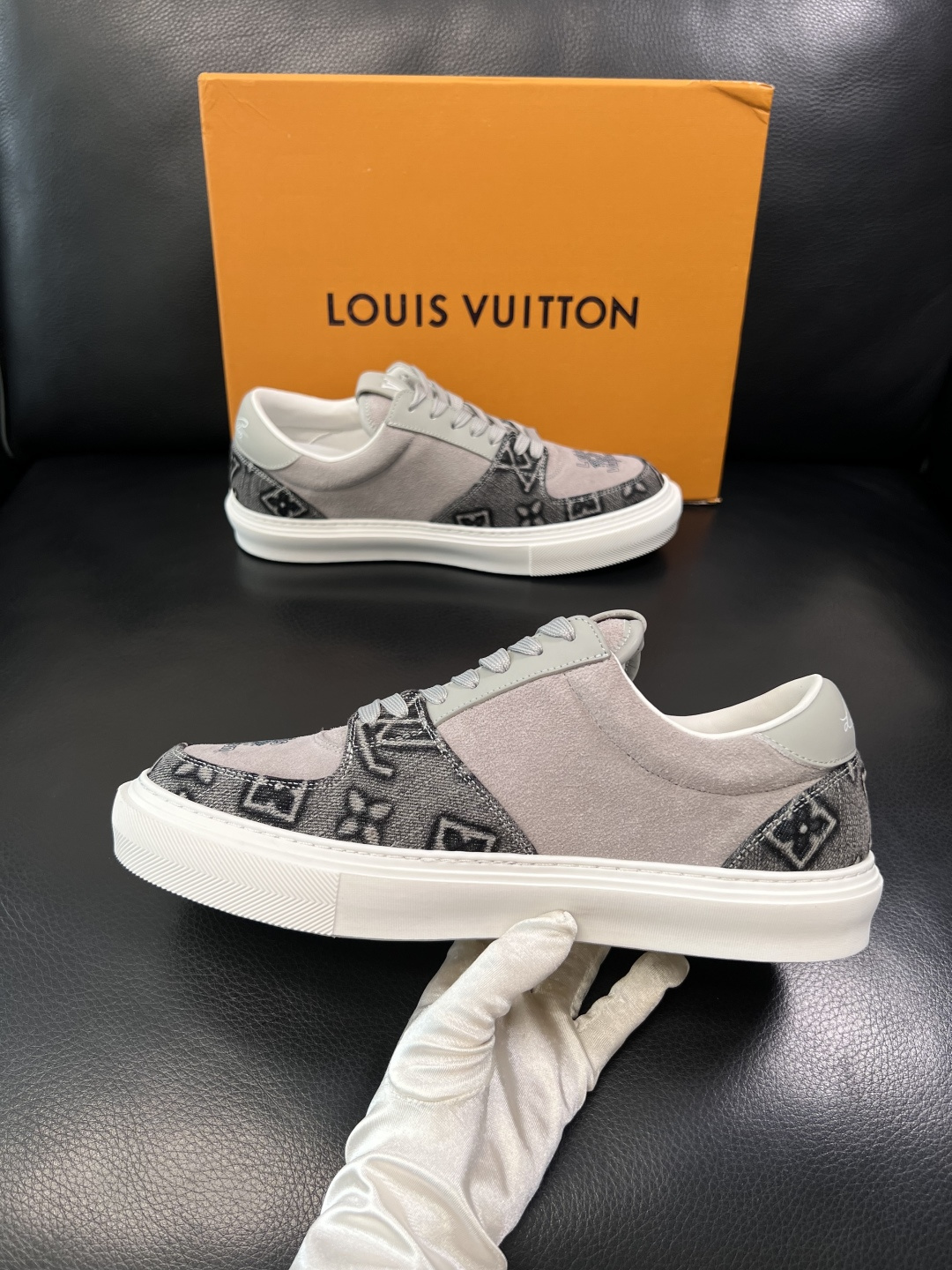 Lv  高品质  顶级工艺品  路易威登，专柜同步原厂配置，鞋面意大利进口，高品质拼接缤纷色彩复杂工艺品