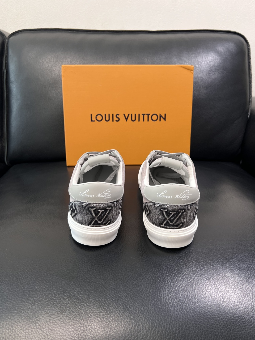 Lv  高品质  顶级工艺品  路易威登，专柜同步原厂配置，鞋面意大利进口，高品质拼接缤纷色彩复杂工艺品
