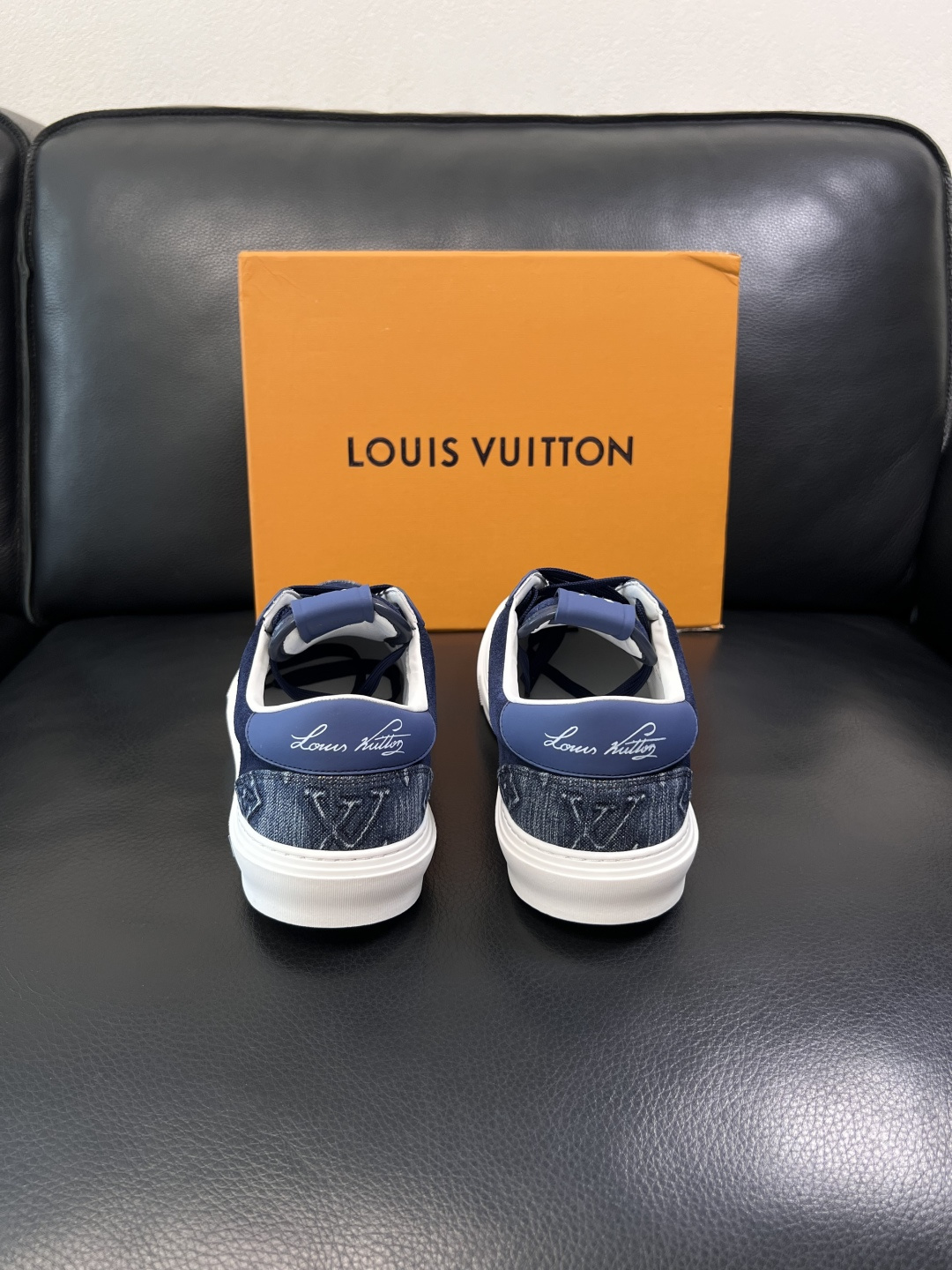 Lv  高品质  顶级工艺品  路易威登，专柜同步原厂配置，鞋面意大利进口，高品质拼接缤纷色彩复杂工艺品