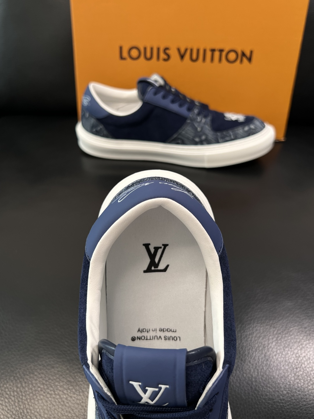 Lv  高品质  顶级工艺品  路易威登，专柜同步原厂配置，鞋面意大利进口，高品质拼接缤纷色彩复杂工艺品