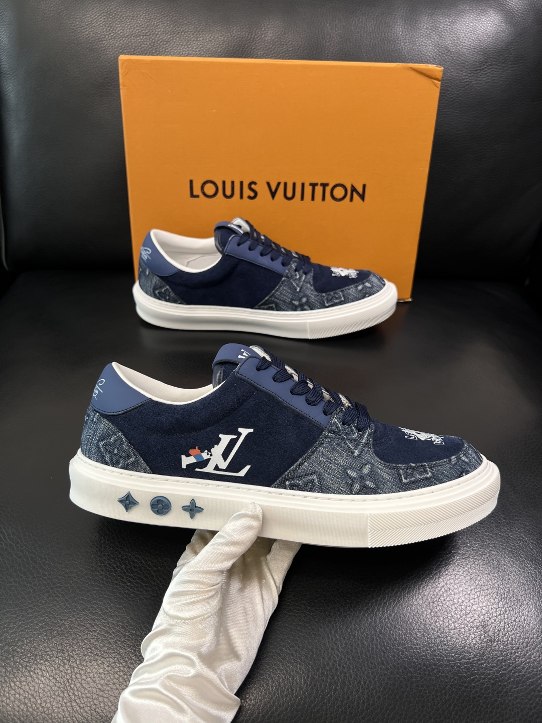Lv  高品质  顶级工艺品  路易威登，专柜同步原厂配置，鞋面意大利进口，高品质拼接缤纷色彩复杂工艺品