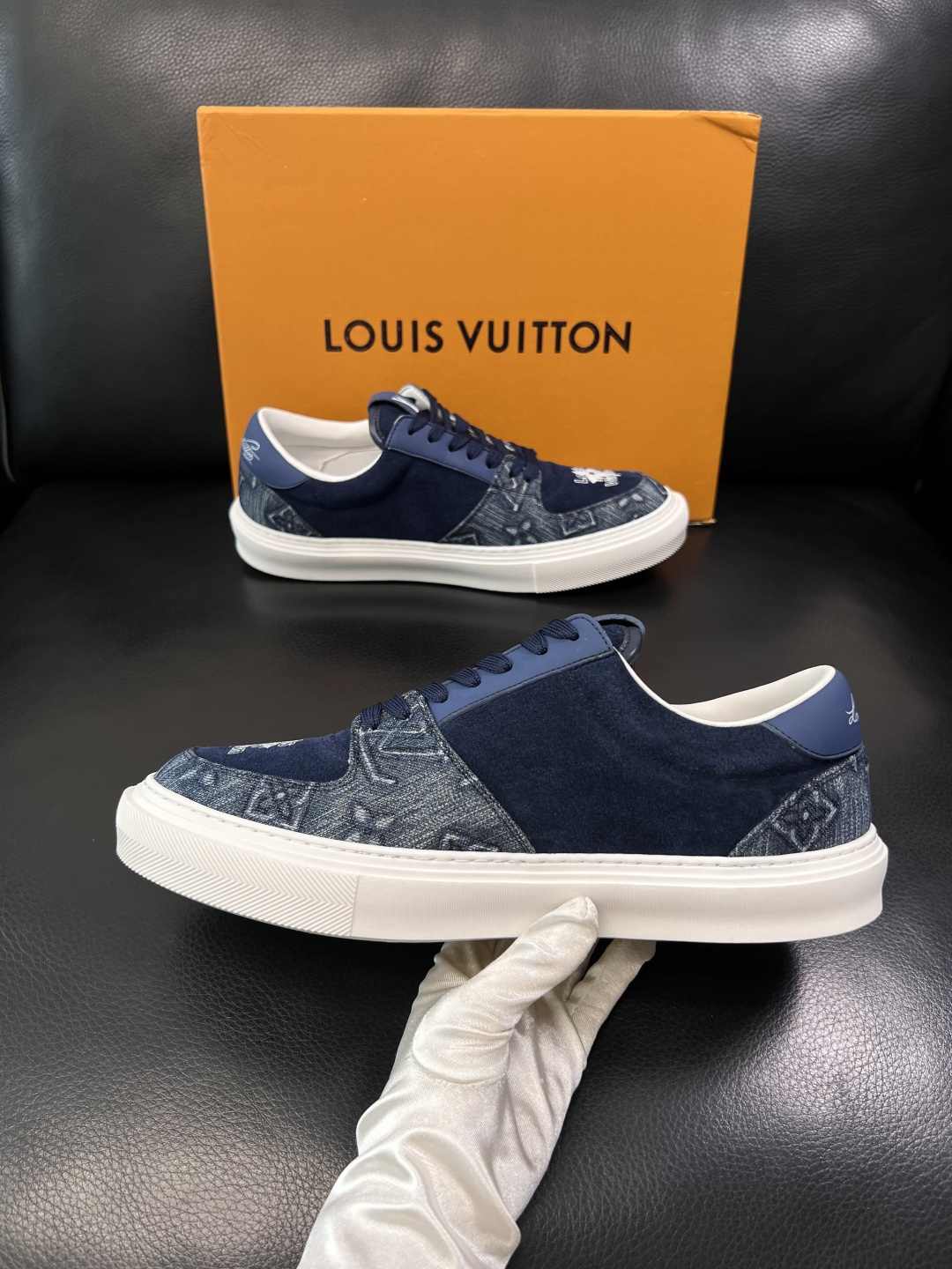 Lv  高品质  顶级工艺品  路易威登，专柜同步原厂配置，鞋面意大利进口，高品质拼接缤纷色彩复杂工艺品