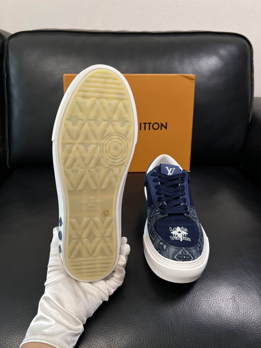 Lv  高品质  顶级工艺品  路易威登，专柜同步原厂配置，鞋面意大利进口，高品质拼接缤纷色彩复杂工艺品