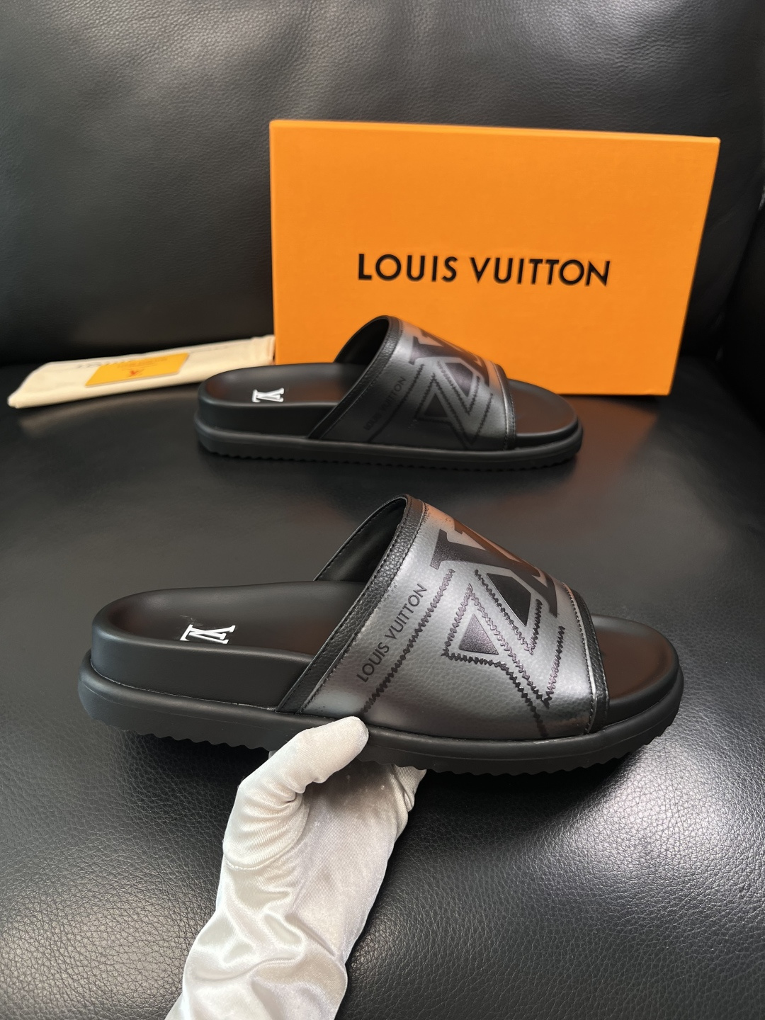 Lv  高品质  顶级工艺品  路易威登，拖鞋  专柜同步原厂配置，鞋面意大利进口，高品质拼接缤纷色彩复
