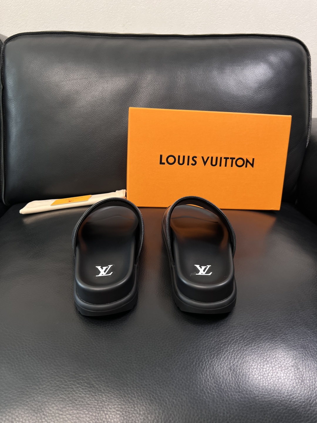 Lv  高品质  顶级工艺品  路易威登，拖鞋  专柜同步原厂配置，鞋面意大利进口，高品质拼接缤纷色彩复